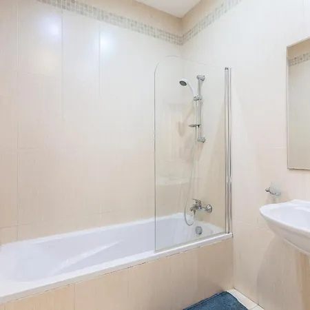Ferries Apt, With Beautiful Views Ac & Wifi By 360 Estates Sliema