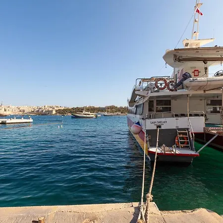 Ferries Apt, With Beautiful Views Ac & Wifi By 360 Estates Apartment *