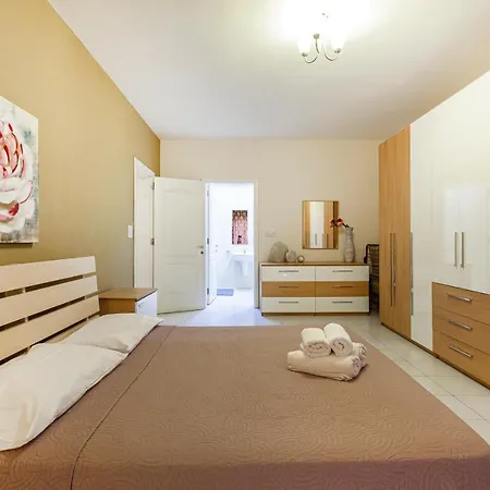 Apartment Ferries Apt, With Beautiful Views Ac & Wifi By 360 Estates *